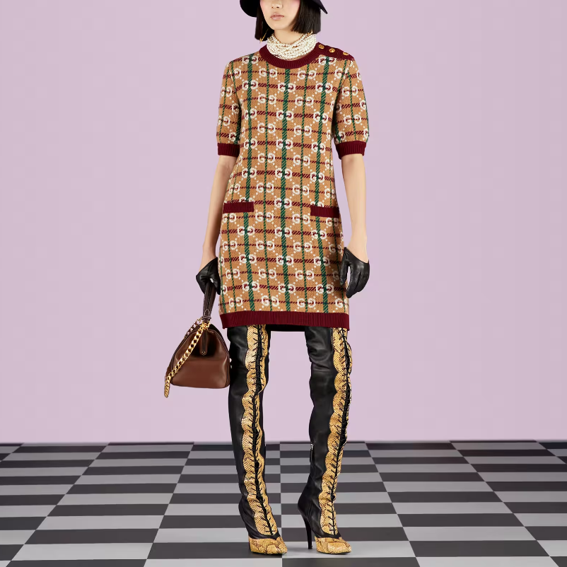 Lookbook GUCCI SS23 Logo Jacquard Gaun Lengan Pendek Corak Coklat Kotak-Kotak 731587-XKC1H-2293