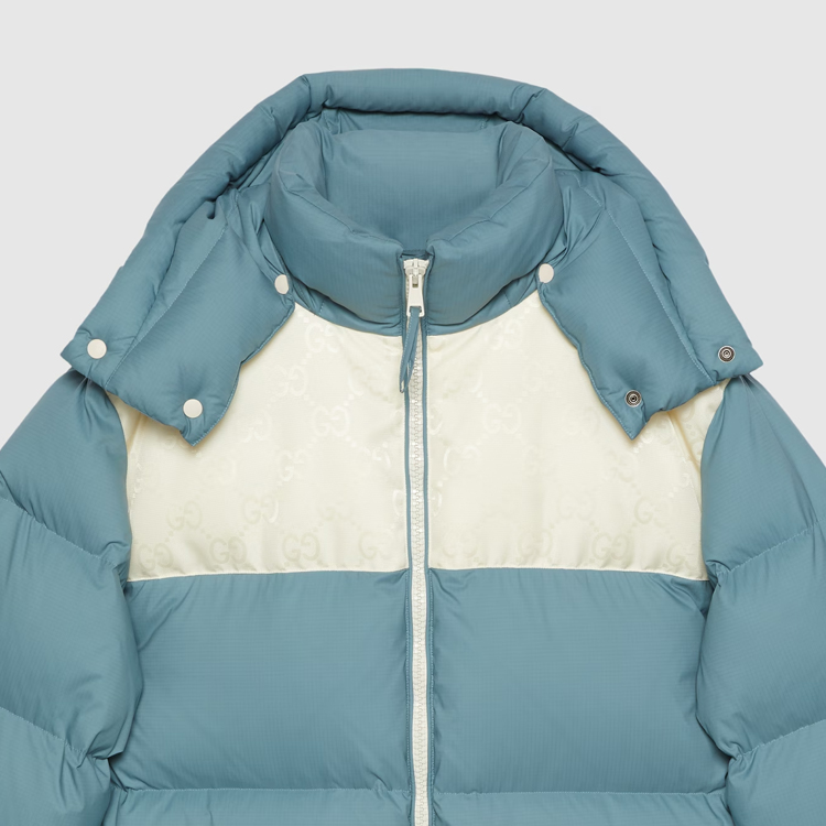 Shop GUCCI SS24 藍色標誌拼接連帽羽絨外套。 762558-Z8BNG-1121
