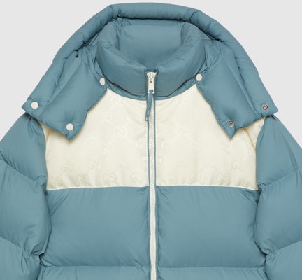 GUCCI SS24 藍色標誌拼接連帽羽絨外套。 762558-Z8BNG-1121 Shop GUCCI SS24 藍色標誌拼接連帽羽絨外套。 762558-Z8BNG-1121
