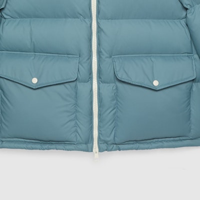 GUCCI SS24 藍色標誌拼接連帽羽絨外套。 762558-Z8BNG-1121 Sizing GUCCI SS24 藍色標誌拼接連帽羽絨外套。 762558-Z8BNG-1121