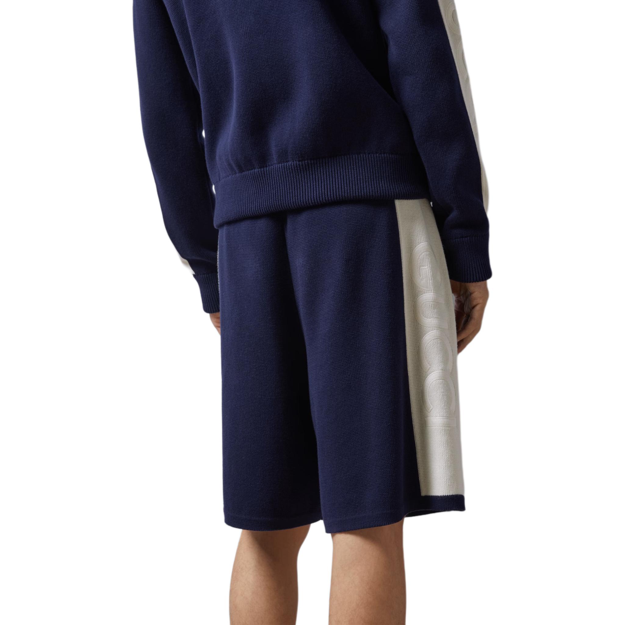 Shop GUCCI SS24 Celana Pendek Biru Mid-Waist Straight-Leg dengan Logo Bordir. 770782-XKDOM-4492