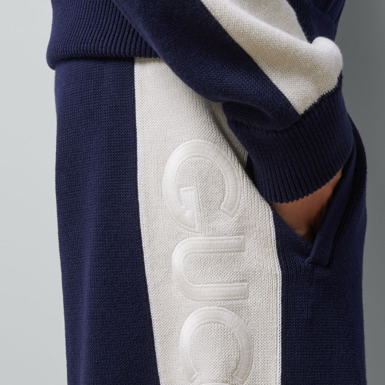 Details for GUCCI SS24 Celana Pendek Biru Mid-Waist Straight-Leg dengan Logo Bordir. 770782-XKDOM-4492