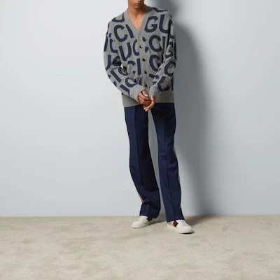GUCCI SS24 灰色針織字母圖案長袖毛衣 771707-XKDLV-1140 Lookbook GUCCI SS24 灰色針織字母圖案長袖毛衣 771707-XKDLV-1140