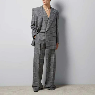 GUCCI SS24 Seluar Kelabu Potongan Lurus Corak Kotak dengan Horsebit 680704-ZAOPD-1016 Lookbook GUCCI SS24 Seluar Kelabu Potongan Lurus Corak Kotak dengan Horsebit 680704-ZAOPD-1016