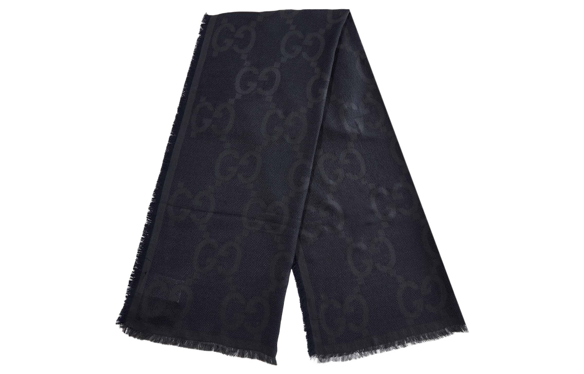 Lookbook 구찌 남녀공용 블랙 실크 울 스카프 - 미니멀리스트 패션 스타일 6951394GA101000