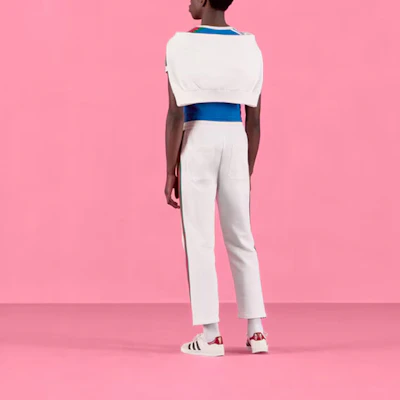 Kaos Unisex Gucci x Adidas SS22 Biru dengan Logo Print. 691637-XJEKL-4744 Lookbook Kaos Unisex Gucci x Adidas SS22 Biru dengan Logo Print. 691637-XJEKL-4744