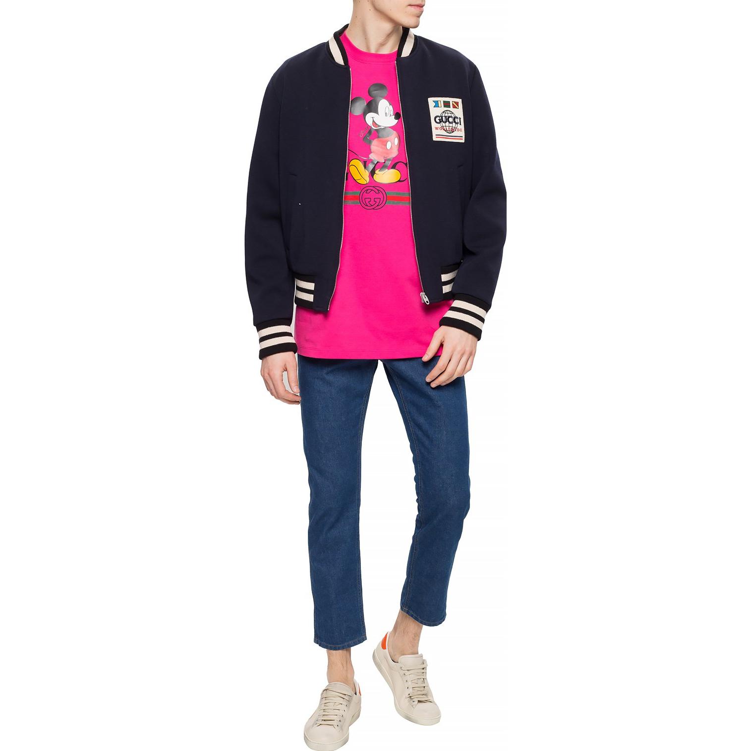 Lookbook 구찌 x 디즈니 테이퍼드 블루 진 지퍼 및 패치 디테일. 408637-XDA13-4206