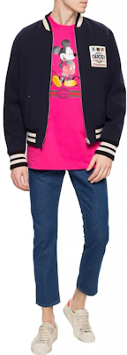 구찌 x 디즈니 테이퍼드 블루 진 지퍼 및 패치 디테일. 408637-XDA13-4206 Lookbook 구찌 x 디즈니 테이퍼드 블루 진 지퍼 및 패치 디테일. 408637-XDA13-4206