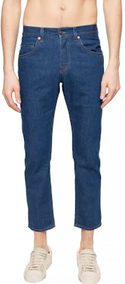 구찌 x 디즈니 테이퍼드 블루 진 지퍼 및 패치 디테일. 408637-XDA13-4206 Shop 구찌 x 디즈니 테이퍼드 블루 진 지퍼 및 패치 디테일. 408637-XDA13-4206