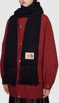GUCCI x THE NORTH FACE Logo Wool Scarf Unisex Selendang Pasangan. 653561-4G200 Shop GUCCI x THE NORTH FACE Logo Wool Scarf Unisex Selendang Pasangan. 653561-4G200