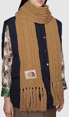 GUCCI x THE NORTH FACE Logo Wool Scarf Unisex Selendang Pasangan. 653561-4G200 Details for GUCCI x THE NORTH FACE Logo Wool Scarf Unisex Selendang Pasangan. 653561-4G200