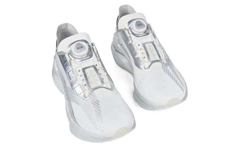 Shop 空山基/HajimeSorayama x LiNing李宁 绝影 䨻 空山基聯名 回彈 低幫 跑步鞋 男款 金屬銀