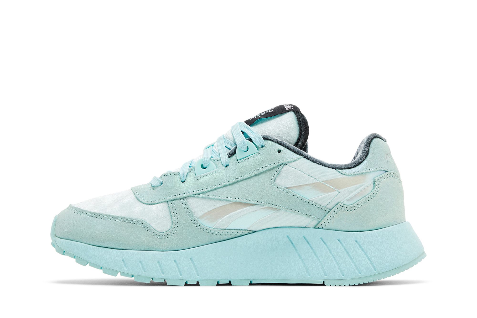 Lookbook Harry Potter x Reebok Classic Leather Hexalite 'Patronus Charm' Sepatu 100201813