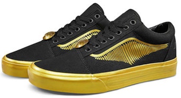 Harry Potter x Vans Old Skool 'Golden Snitch' Sepatu Edisi Terbatas VN0A4BV5V3K Lookbook Harry Potter x Vans Old Skool 'Golden Snitch' Sepatu Edisi Terbatas VN0A4BV5V3K