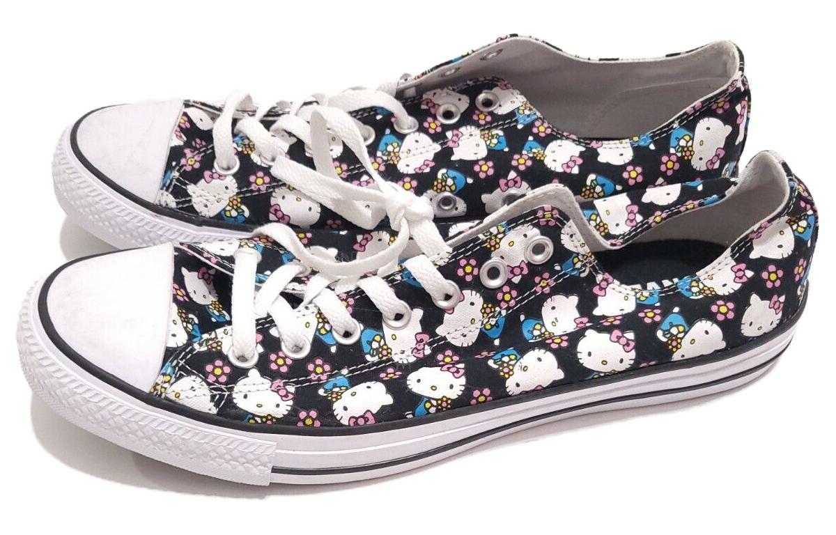 Shop 헬로키티 x 컨버스 척 테일러 올스타 옥스 '키티 플라워 패턴' 165765C