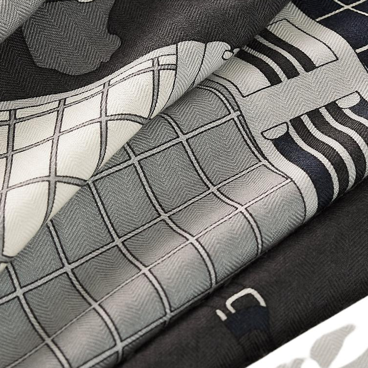 HERMES  Black Cashmere Silk Scarf with Printed Design. H102590T 03 圖 3