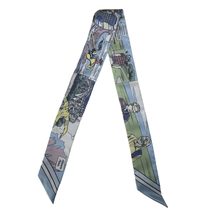 Lookbook HERMES Pañuelo de Seda Azul con Diseño Estampado. 063463S06