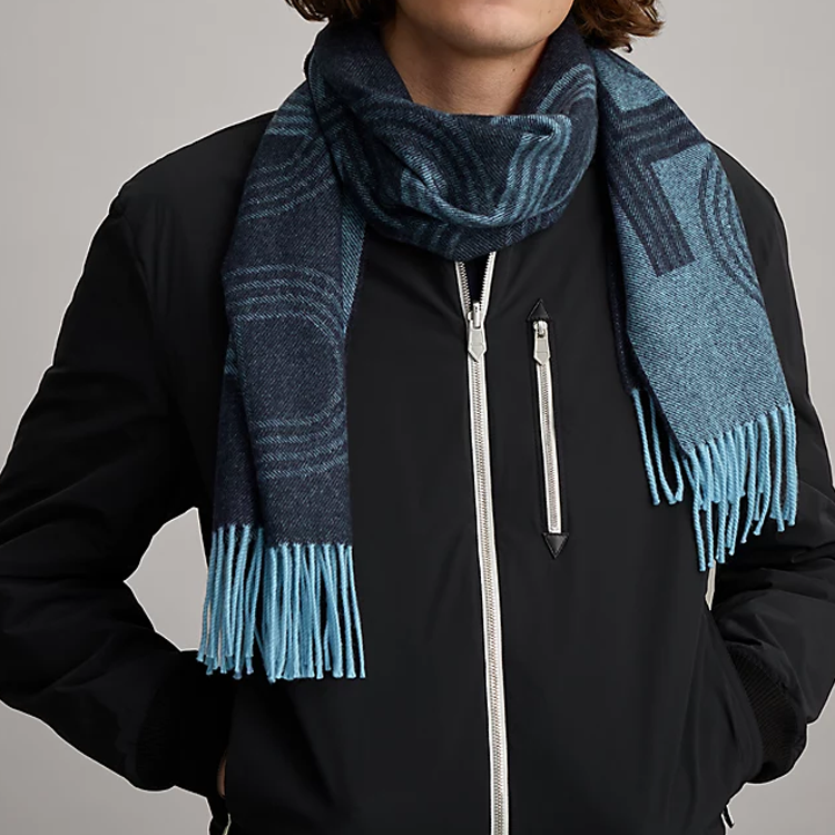 HERMES  Cashmere Scarf with "24 Faubourg" Print and Tassel Design. H392684T-01 圖 3