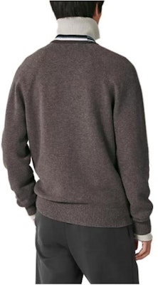 HERMES Kardigan Rajut V-Neck Lengan Panjang Abu Tua. H367265HA87ME Lookbook HERMES Kardigan Rajut V-Neck Lengan Panjang Abu Tua. H367265HA87ME