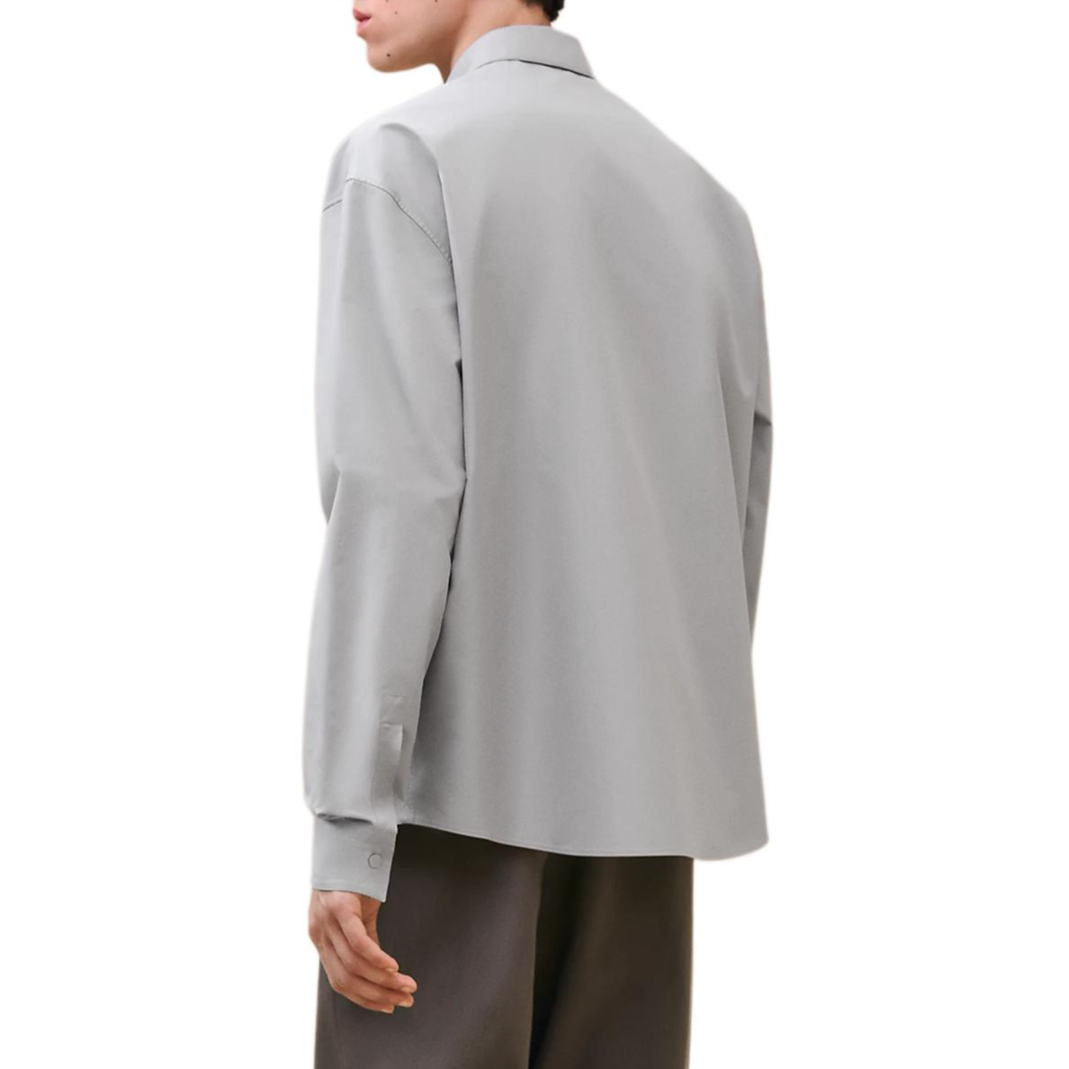 Lookbook HERMES Baju Lengan Panjang Abu-abu Flint dengan Kolar Lipat. H466520HH79