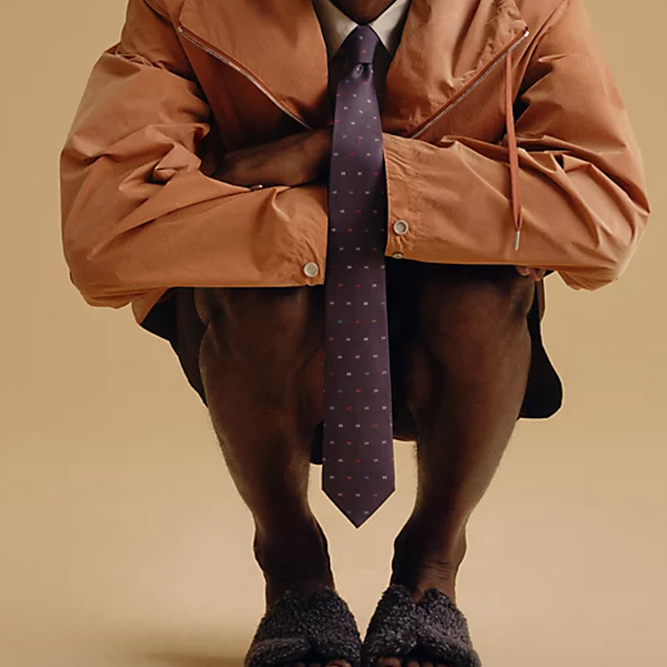 Lookbook HERMES  Grey Silk Tie with Colorful Letter H Print. H006342Tv13