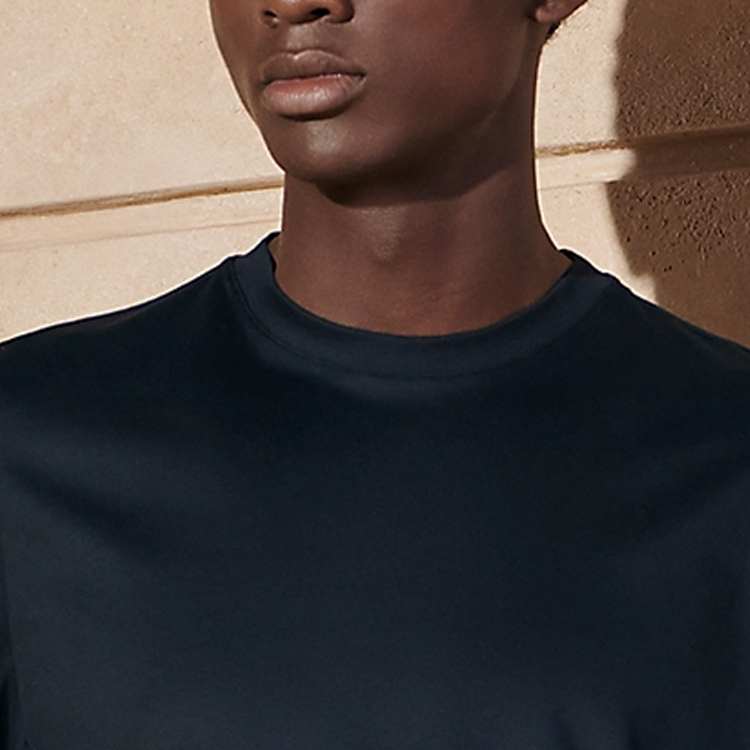 Shop 에르메스 네이비 블루 러플 크루넥 반팔 티셔츠 H457940HA01