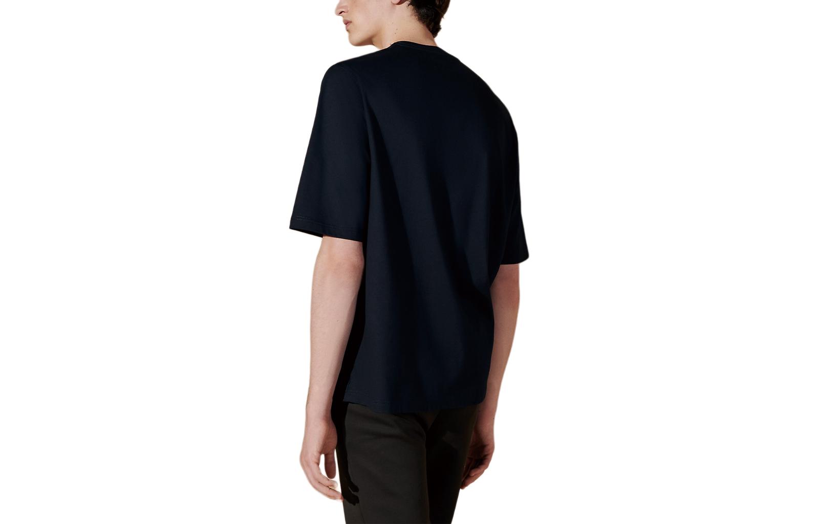 Lookbook HERMES Kaos Navy Biru Grafis Print Crewneck Lengan Pendek. H457950HA01