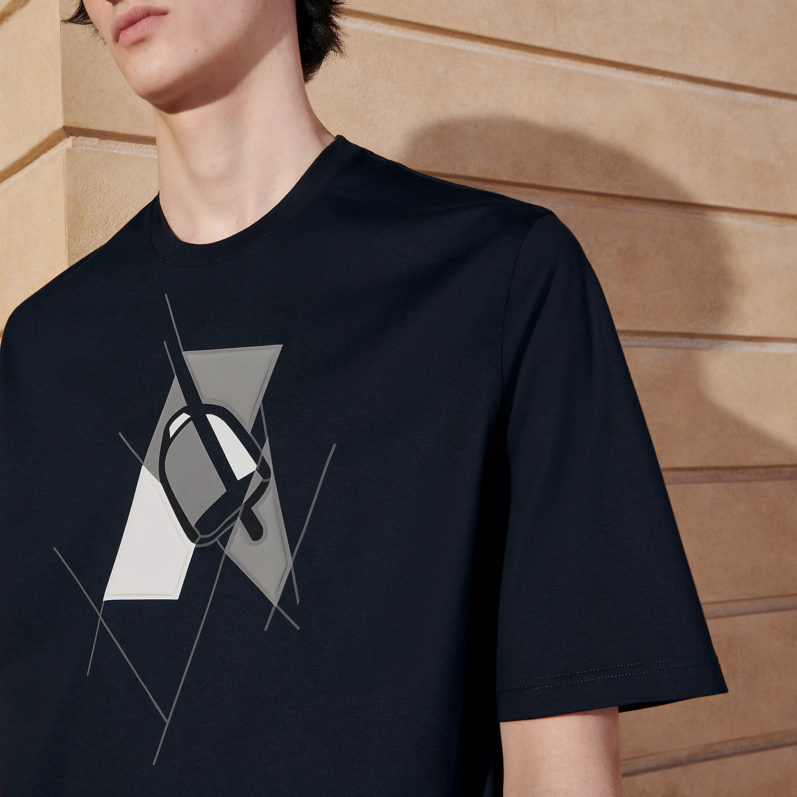 Shop HERMES Kaos Navy Biru Grafis Print Crewneck Lengan Pendek. H457950HA01