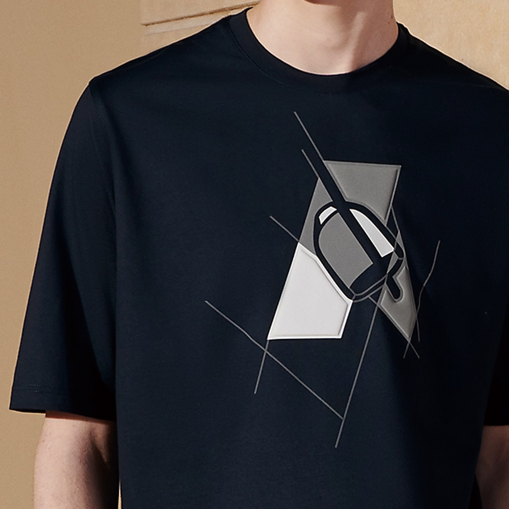 Purchase HERMES Kaos Navy Biru Grafis Print Crewneck Lengan Pendek. H457950HA01