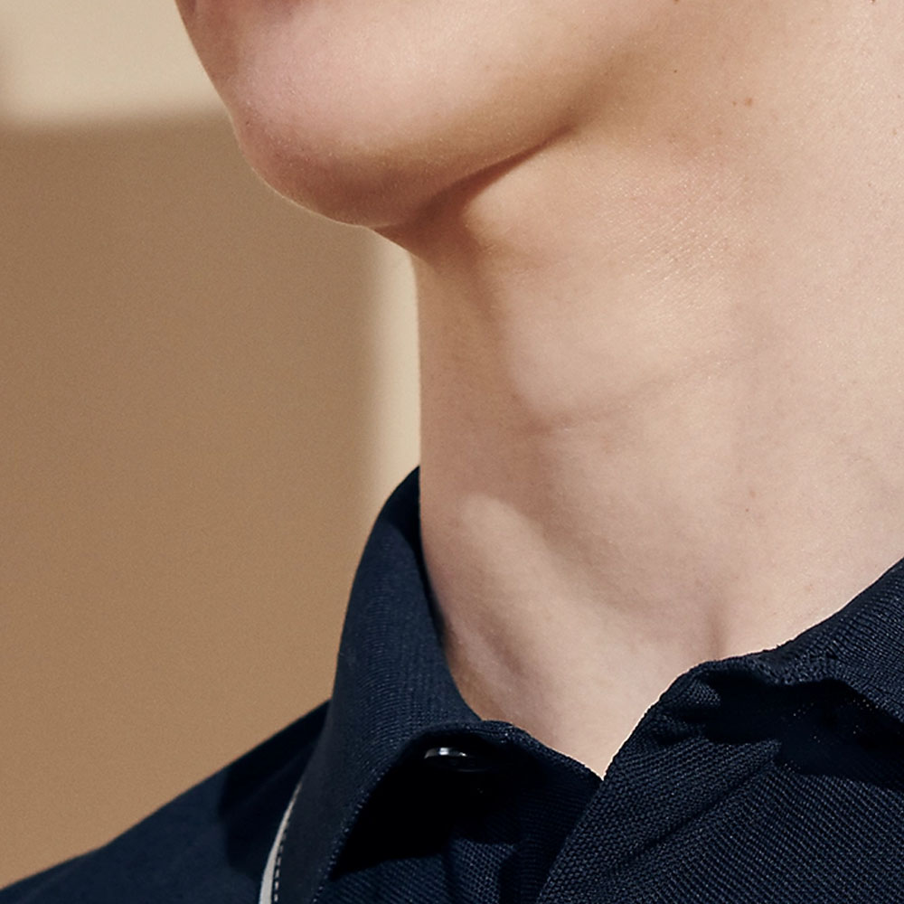 Shop エルメス ネイビーブルー 刺繍ロゴ ストライプトリム ポロシャツ. H457985HA01