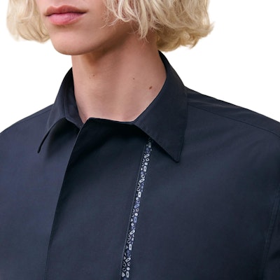 HERMES Kemeja Biru Tua Bercetak Berkolar Tajam Lengan Panjang H466340H201 Shop HERMES Kemeja Biru Tua Bercetak Berkolar Tajam Lengan Panjang H466340H201