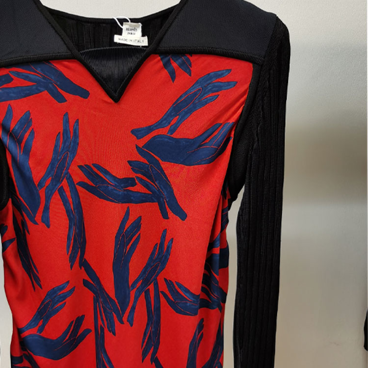HERMES  Red Graphic Print V-Neck Long Sleeve Casual T-Shirt. 822609DAL8 圖 3