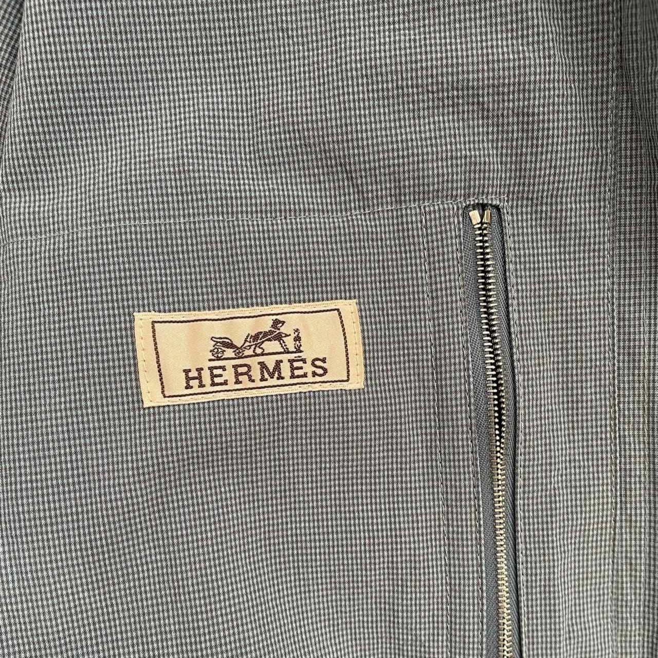 Lookbook 에르메스 솔리드 그레이 반팔 폴로 재킷. H452020HA5G