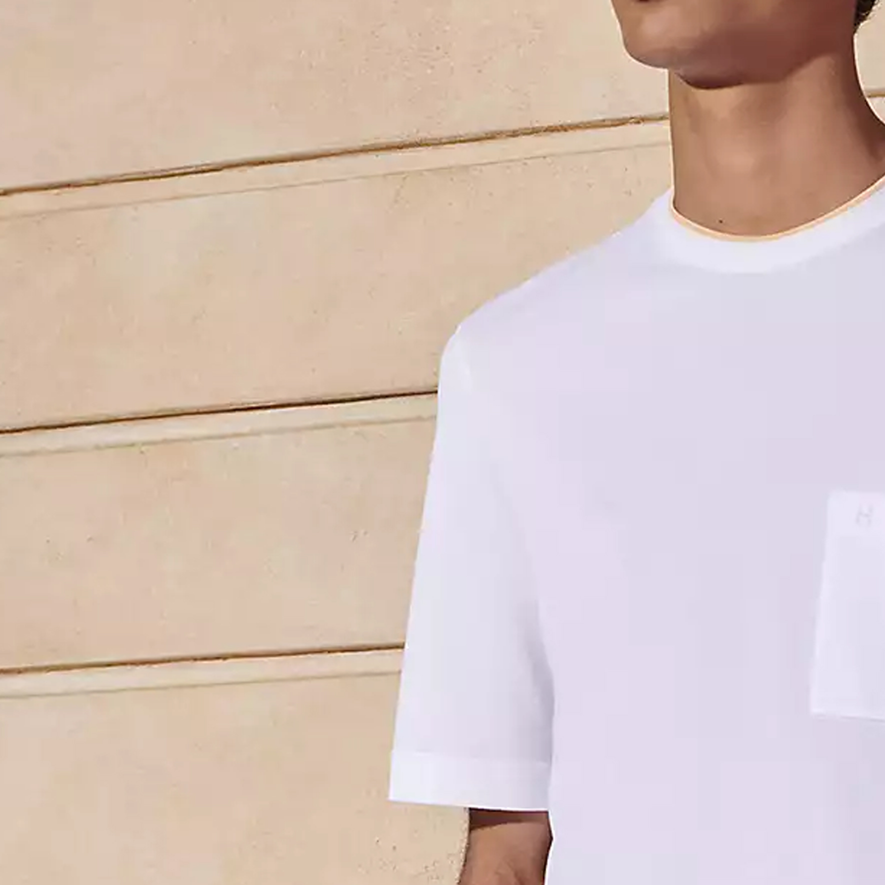 Purchase HERMÈS Camiseta Casual Blanca de Manga Corta con Bolsillo y Cuello Redondo H457980HA90