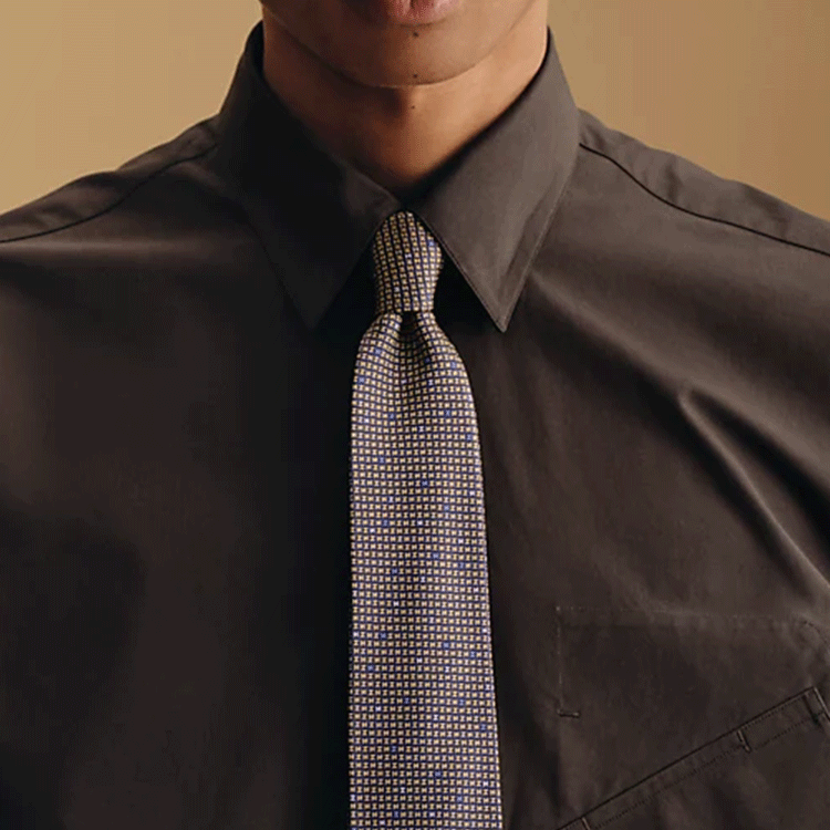 Lookbook HERMES  Yellow Silk Tie with Mini Letter Print. H339369Tv06