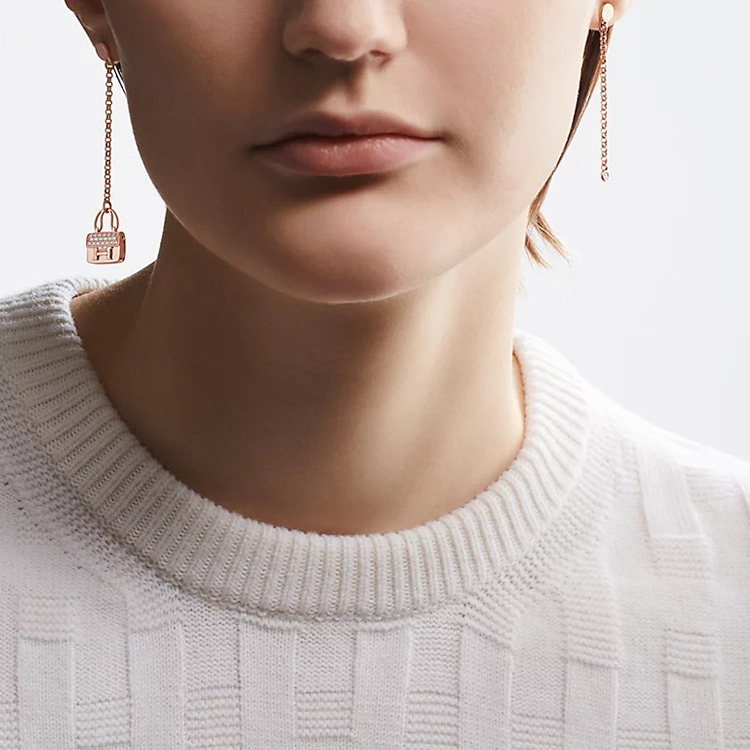 Lookbook HERMES Amulettes Constance Rose Gold Diamond Pendant Earrings H221503B