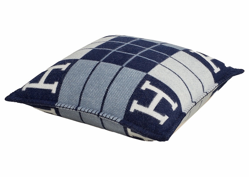 Order Almohada Hermes Avalon III Modelo Pequeño Ecru Caban