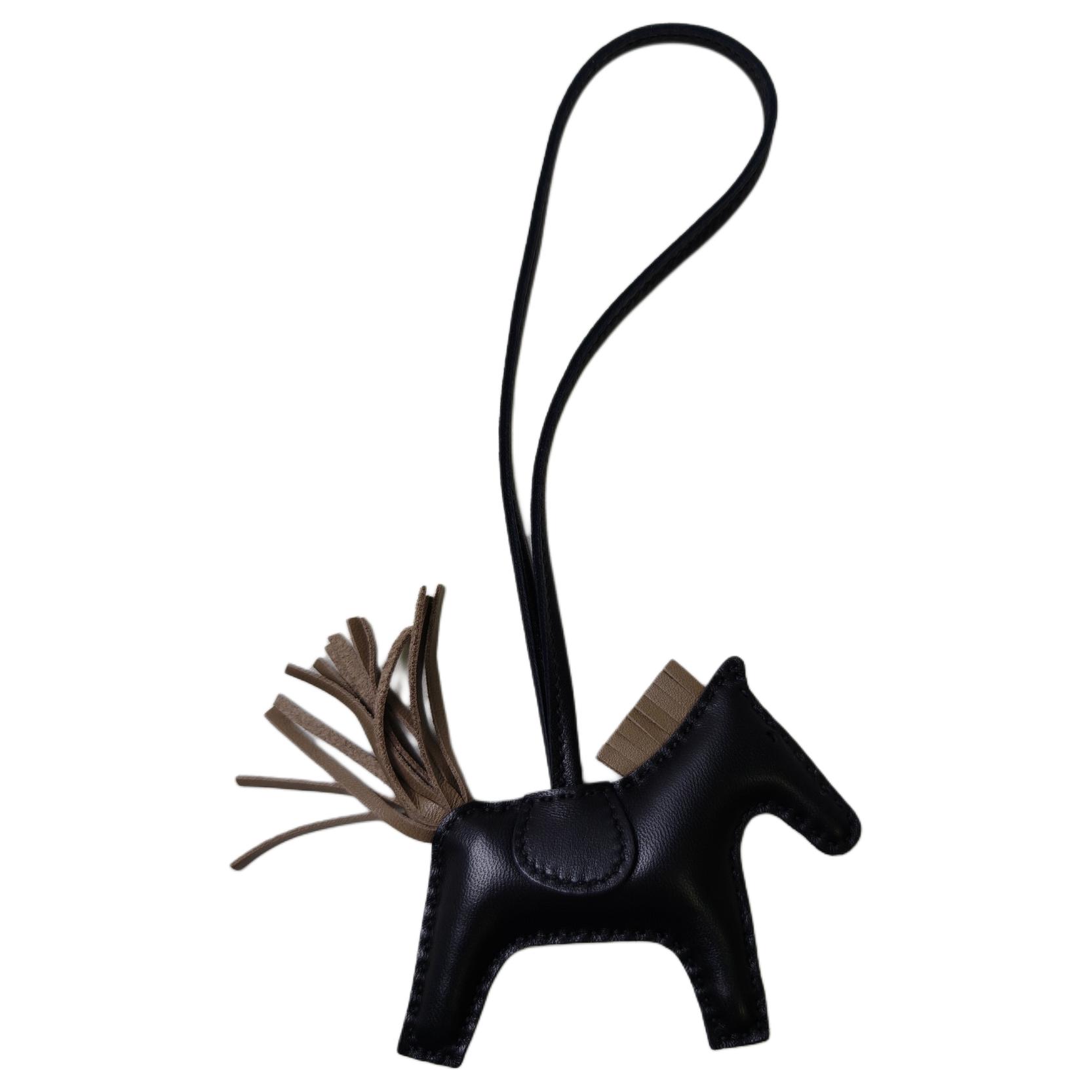 Lookbook HERMES Black Lambskin Horse-Shaped Keychain Unisex Couple Accessory. H064929CAFI