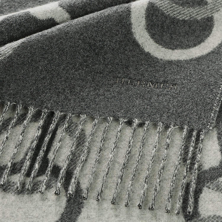 Lookbook HERMES Selendang Cashmere Jacquard Knit Unisex Kelabu H394809T 01