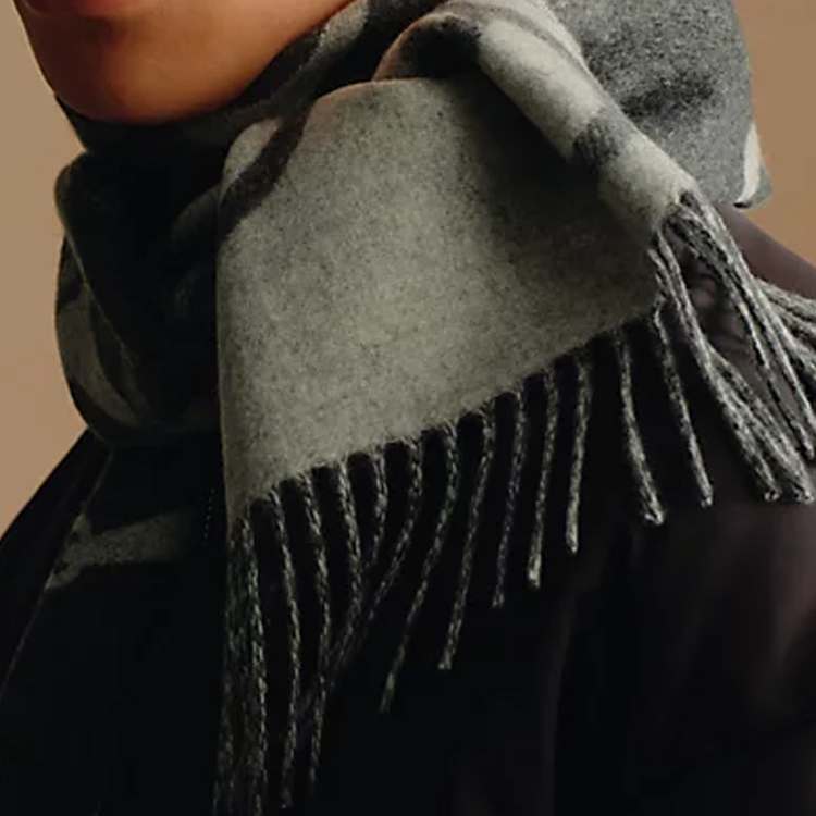 Shop HERMES Selendang Cashmere Jacquard Knit Unisex Kelabu H394809T 01