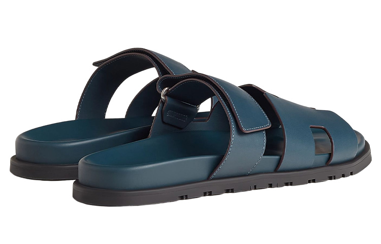 Shop HERMES 小牛皮魔术贴凉鞋 '蓝色' H222858Z-H4B