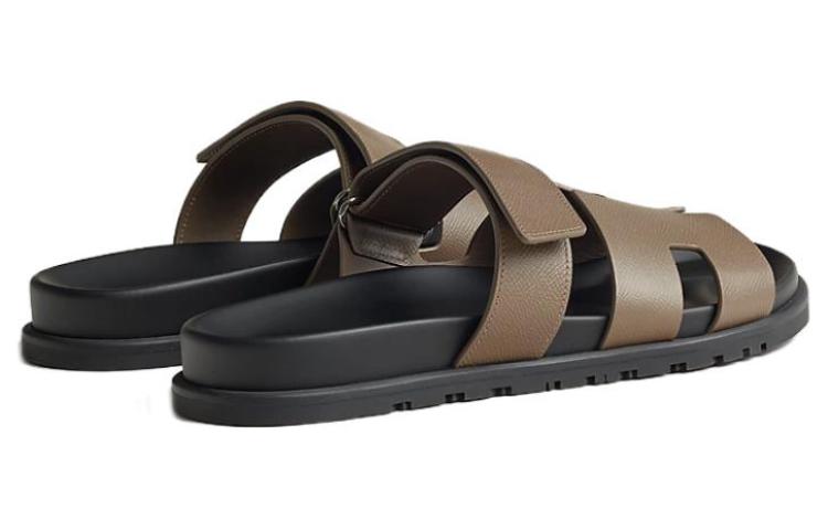 Shop 爱马仕 Chypre 棕色皮革凉鞋 H222857Z-HX3