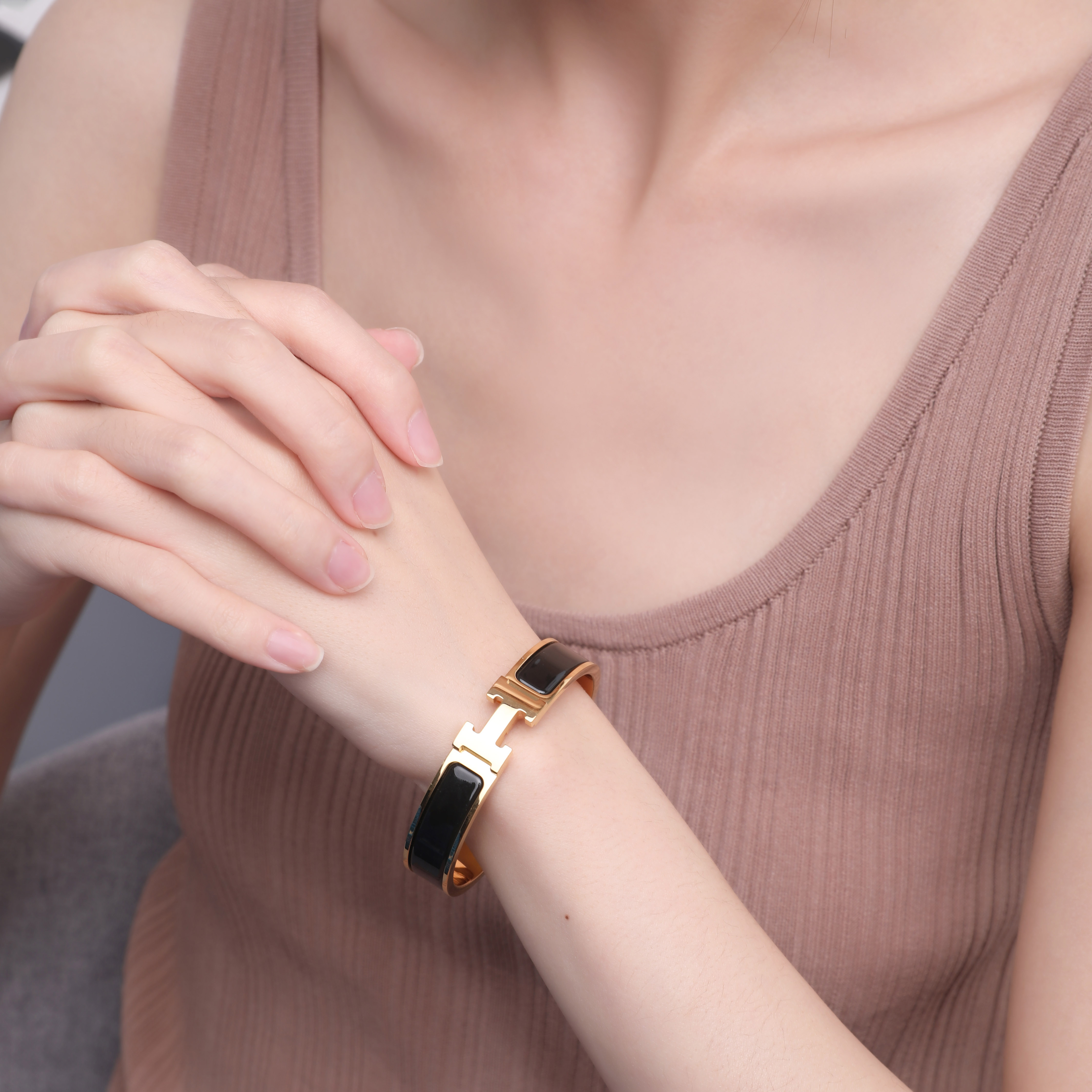 HERMES Clic H Enamel Bracelet Black Gold Couple-Unisex H700001F-01 圖 5