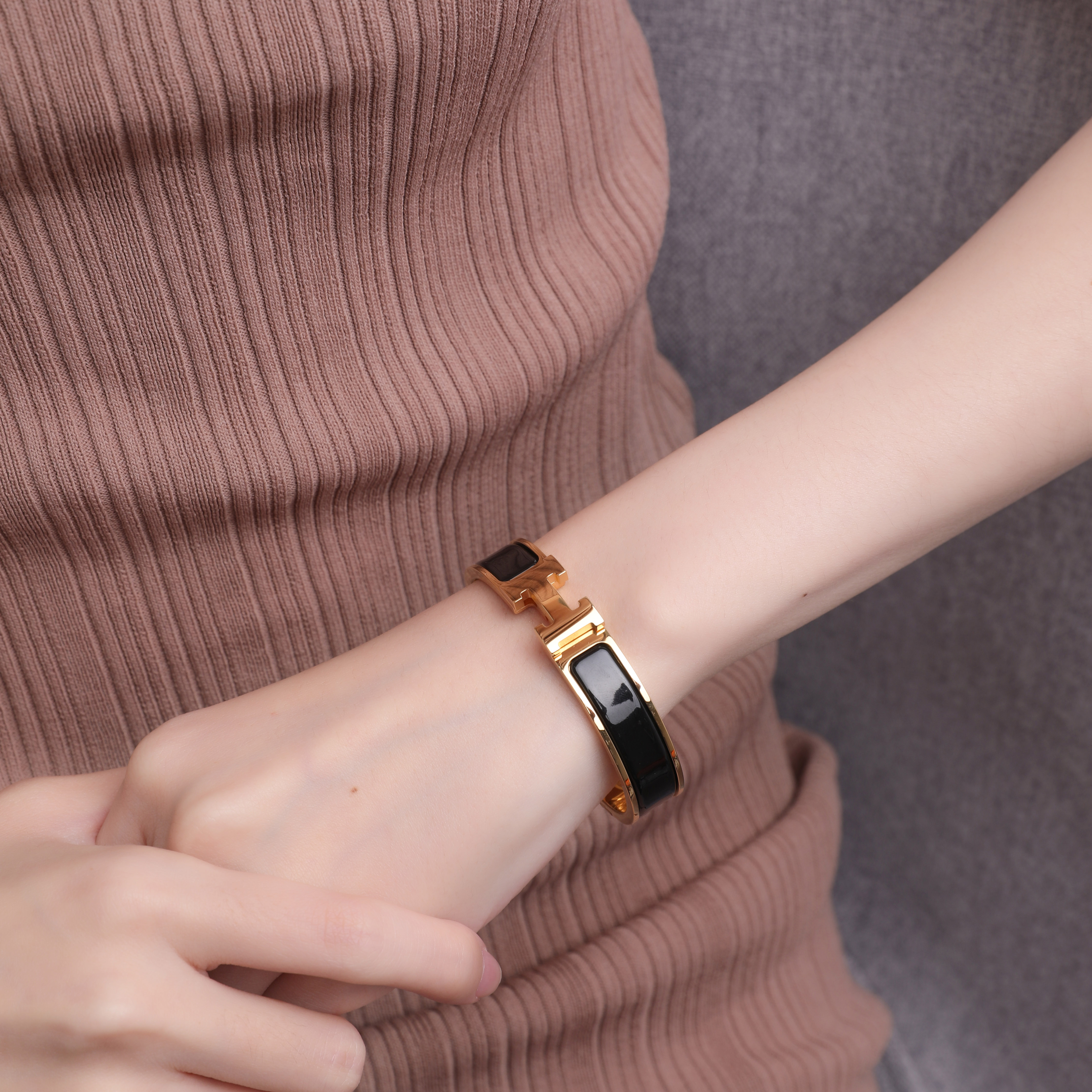 HERMES Clic H Enamel Bracelet Black Gold Couple-Unisex H700001F-01 圖 6