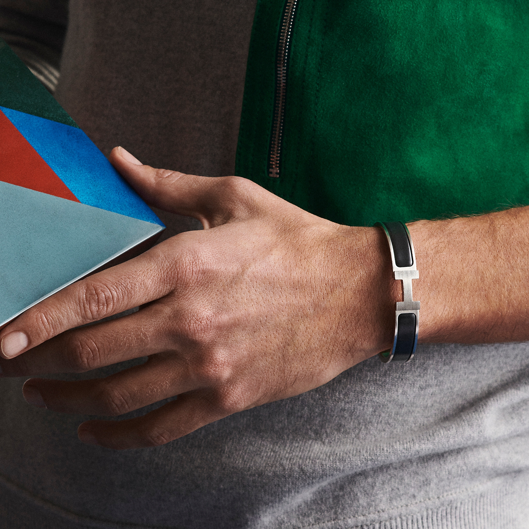 Purchase HERMES Clic HH Gelang Emas Matte Enamel Hitam Unisex Pasangan. H703203FM01