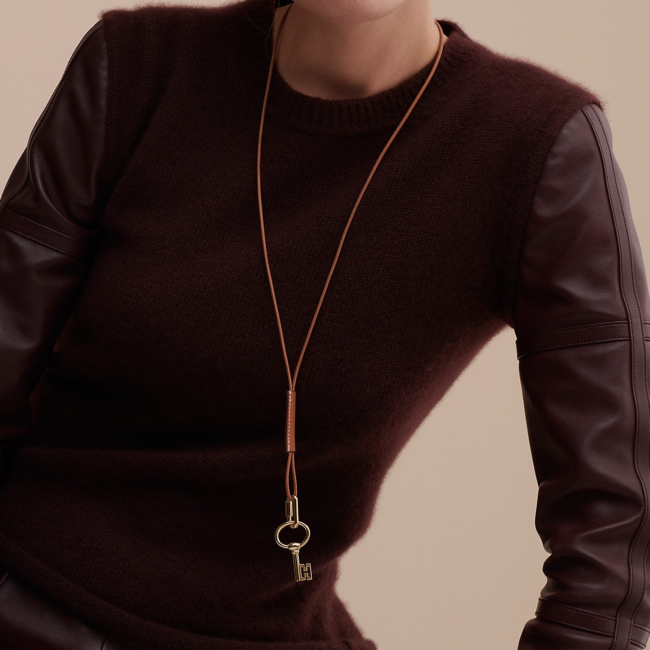 Lookbook HERMES Curiosite Logo Multi-Use Key Pendant Chain Scarf Ring Bag Charm Unisex. H071723FD00