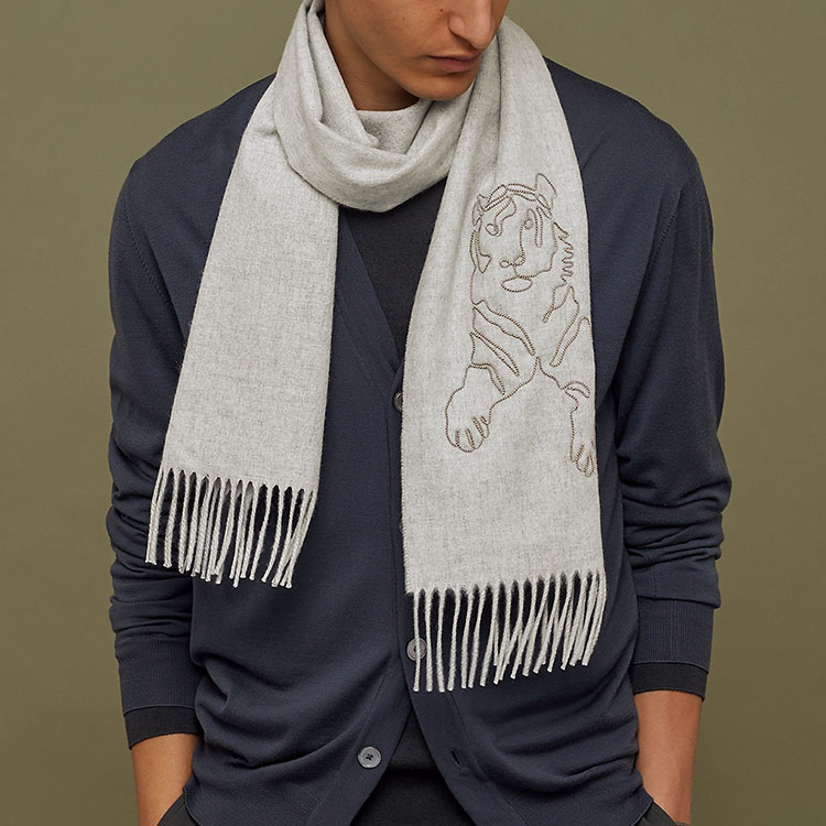 HERMES Embroidered Cashmere Scarf "Tiger King" Unisex in Light Gray. H391632T-02 圖 4
