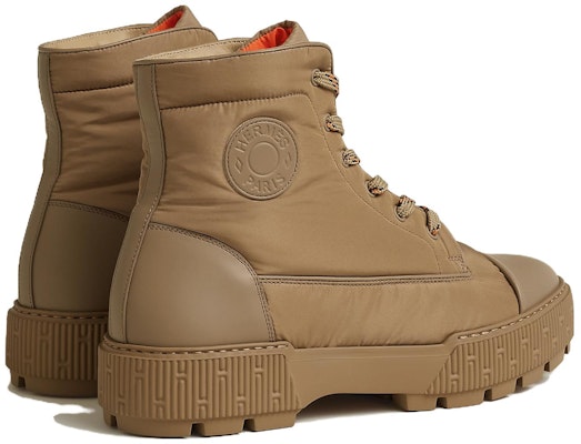 HERMES Sepatu Boot Kulit Anak Sapi Bulat Tali Ankle 'Kuning' H222960Z-HC9 Lookbook HERMES Sepatu Boot Kulit Anak Sapi Bulat Tali Ankle 'Kuning' H222960Z-HC9