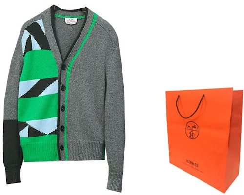 HERMES FW22 Geometric Print V-Neck Sweater Grey Long Sleeve. H267340HA82 Lookbook HERMES FW22 Geometric Print V-Neck Sweater Grey Long Sleeve. H267340HA82