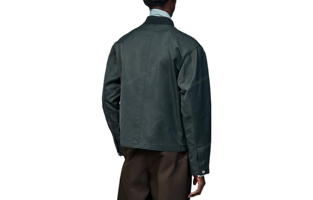 Lookbook HERMES FW22 綠色緞面防水拉鍊飛行夾克 H262400HF2H